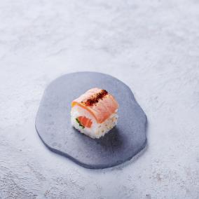 Salmon Aburi Roll